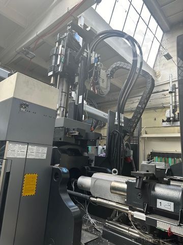 Máquina de moldagem por injeção Engel Victory 330H/200V/140 combi Ecodrive