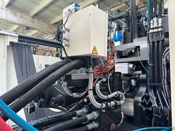 Máquina de moldagem por injeção ENGEL Victory 330H/80V/160 combi Ecodrive