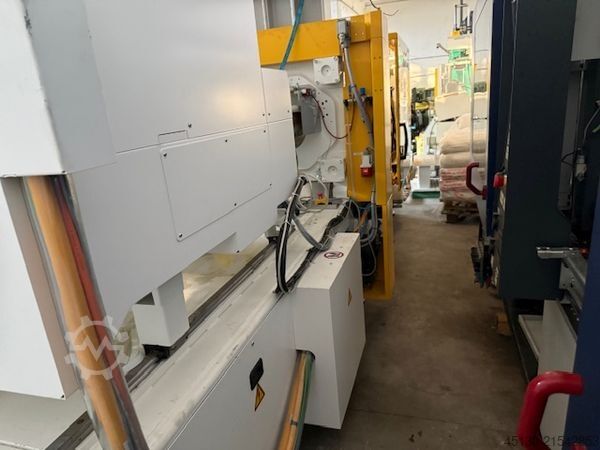 Injection molding machine Engel e-max 440/180