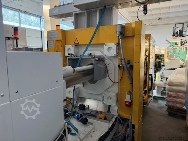 Injection molding machine Engel e-max 440/180