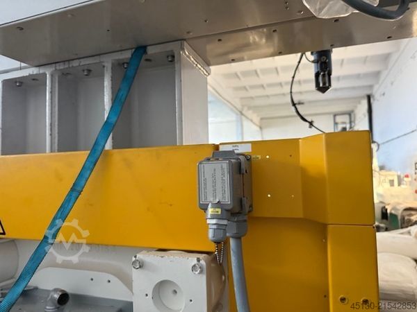 Injection molding machine Engel e-max 440/180