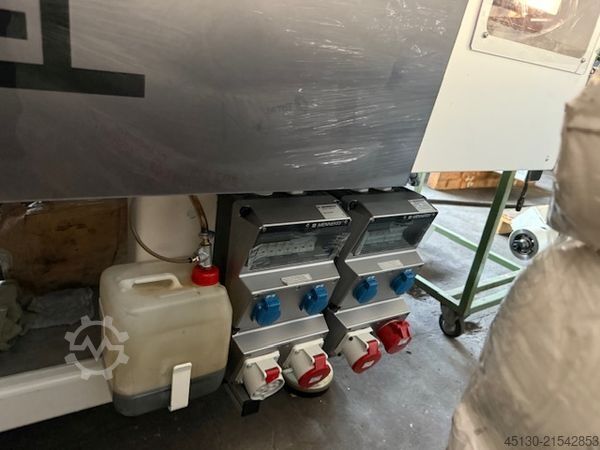 Injection molding machine Engel e-max 440/180