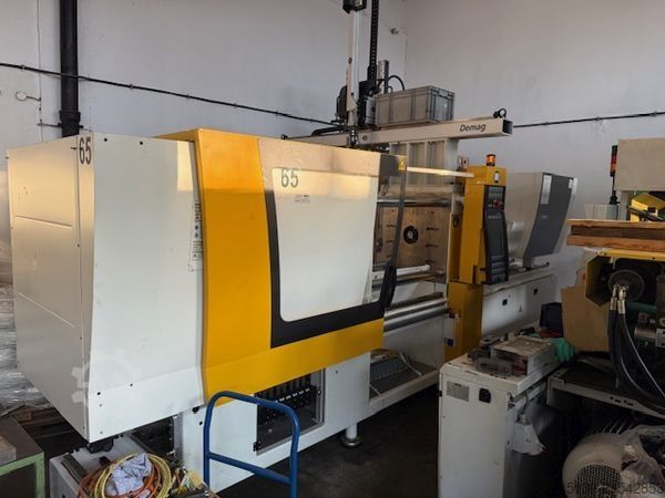Injection molding machine Engel e-max 440/180