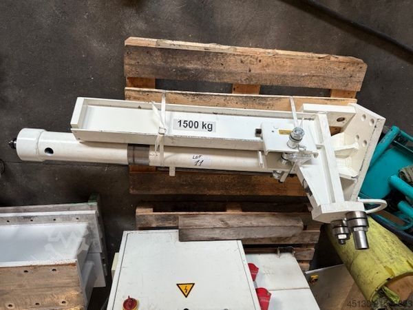 Injection molding machine Engel e-max 440/180