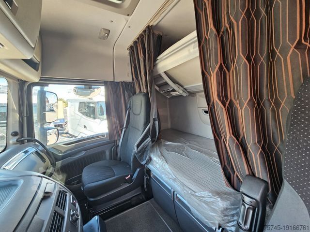 Standard SZM DAF XF 530 * SC * ADR * RETARDER * ACC * PARKCOOL *