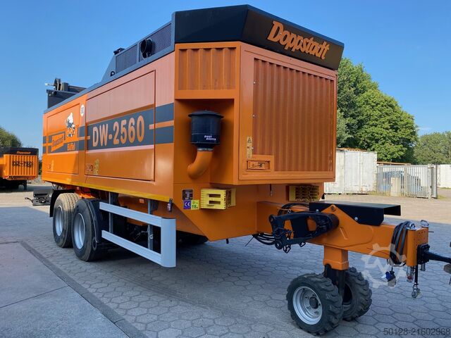 Single shaft shredder Doppstadt DW2560 Büffel - self drive - Magnet