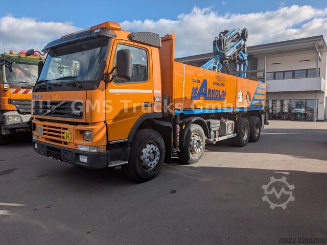 Vrachtauto met open laadbak VOLVO FM12-380 / 8X4 / 28m Hiab Kran / WINCH