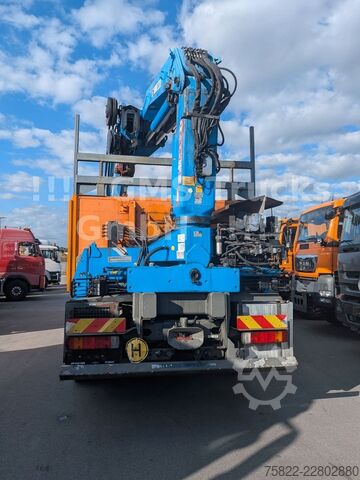 Vrachtauto met open laadbak VOLVO FM12-380 / 8X4 / 28m Hiab Kran / WINCH