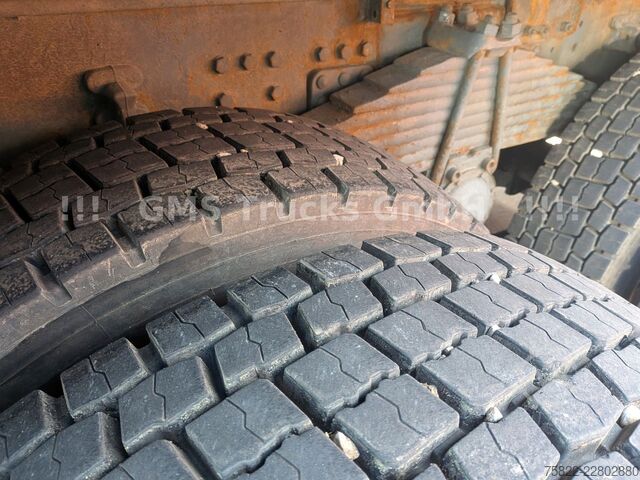 Vrachtauto met open laadbak VOLVO FM12-380 / 8X4 / 28m Hiab Kran / WINCH