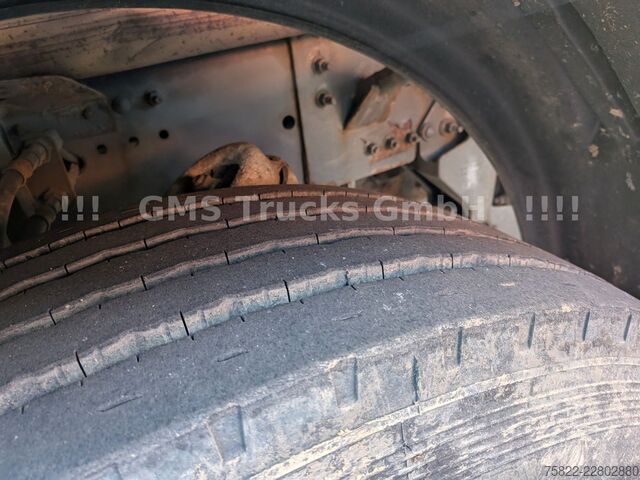 Vrachtauto met open laadbak VOLVO FM12-380 / 8X4 / 28m Hiab Kran / WINCH
