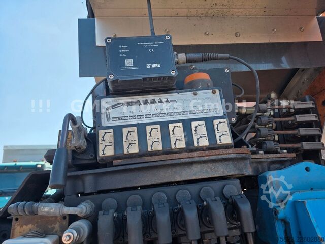 Vrachtauto met open laadbak VOLVO FM12-380 / 8X4 / 28m Hiab Kran / WINCH