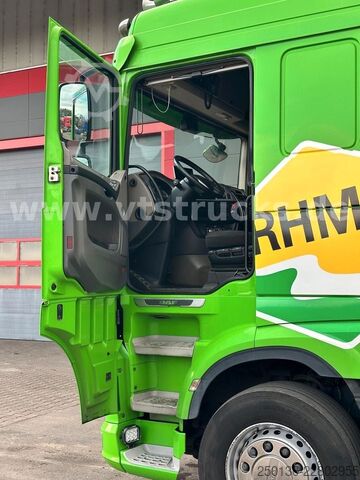Camion per bestiame DAF XF 480 LL 6x2 3.Stock Menke Viehwagen m. Hubdach
