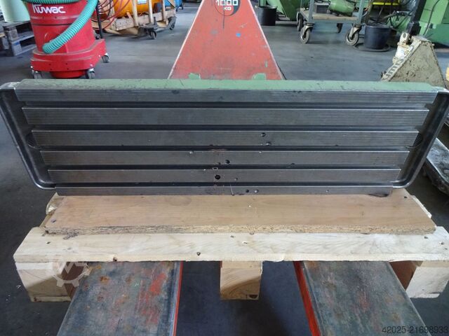 Swivelling and tilting table DECKEL Tisch