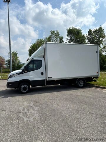 Skåpbil med baklucka Iveco Daily 35