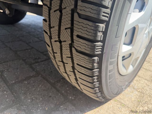 Transporter mit Koffer FORD .Tüv 12/6