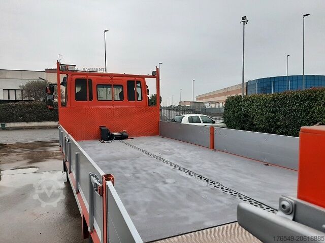 Plataforma de transporte de veículos Iveco ML 120-190