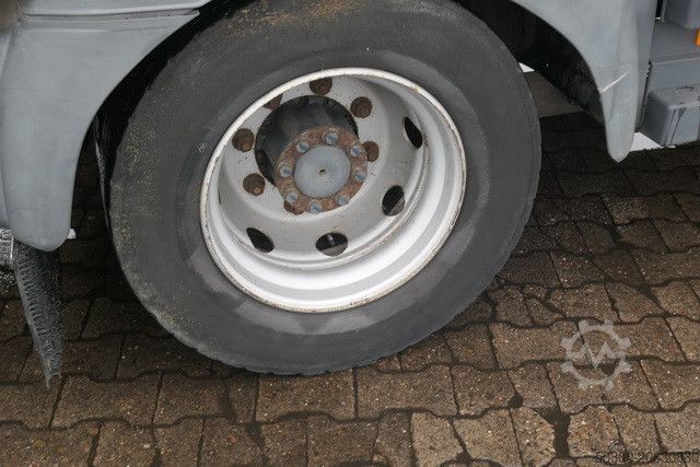 Vrachtwagen met bakwagen MERCEDES-BENZ 1224 L Atego, 7.240mm lang, 2. Zylinder defekt