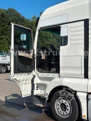 Standard tractor unit MAN TGX 26.500 6x2 Blatt-/Luft
