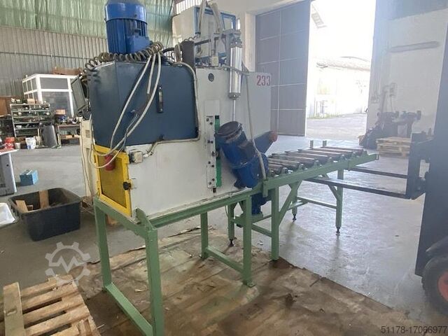 Hydraulische pers voor afkorten en lange houten stukken