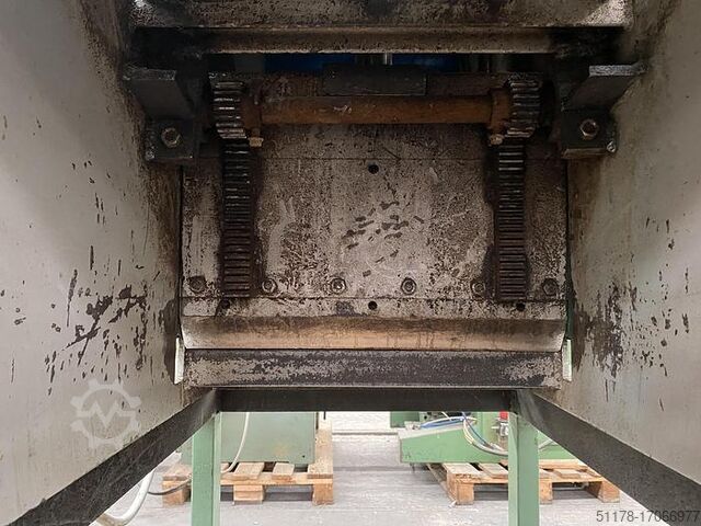 Hydraulische pers voor afkorten en lange houten stukken