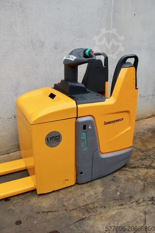 Empilhadeira baixa Jungheinrich ERE 125 LI-ION