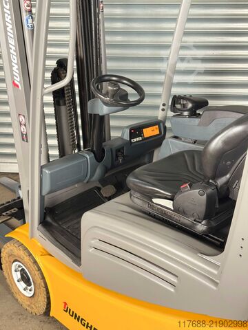 Elettrico a 3 ruote Jungheinrich EFG 215 - Service Neu - nur 2778 Std. Batterie 87%