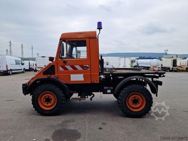 Camion plateau Mercedes Unimog