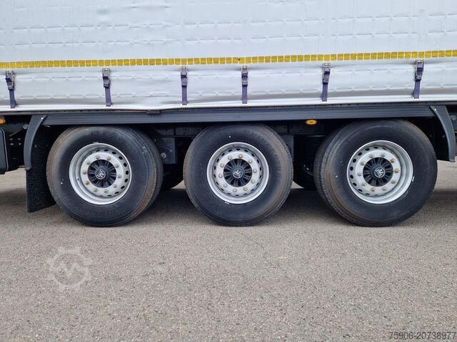 Semi-remorque Kässbohrer TAUTLINER