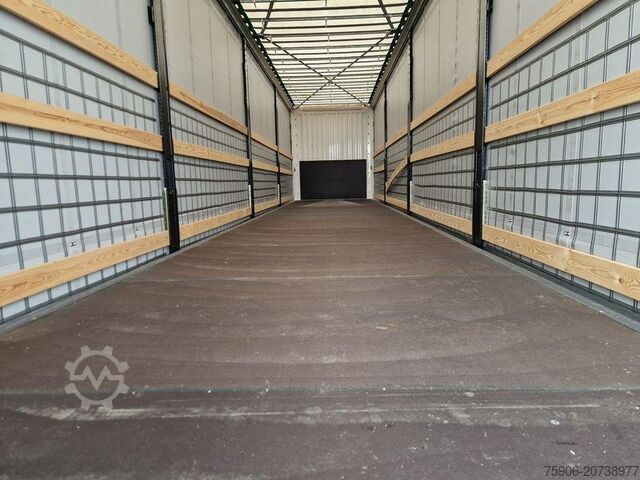 Semi-remorque Kässbohrer TAUTLINER