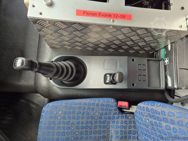 Caminhão para fins especiais MAN LE 9.150 Feuerwehr Schmitz GW-6 Gerätewagen