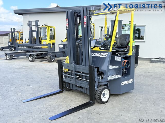 Stivuitor cu patru direcții Combilift CB2500 GAS TRIPLEX 4900 FORK POSITIONER