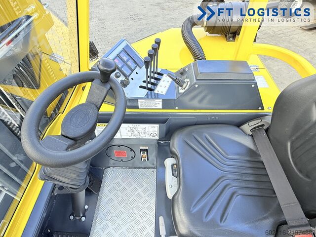 Stivuitor cu patru direcții Combilift CB2500 GAS TRIPLEX 4900 FORK POSITIONER