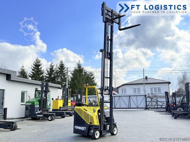 Stivuitor cu patru direcții Combilift CB2500 GAS TRIPLEX 4900 FORK POSITIONER