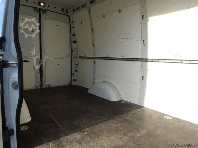 Furgão de teto alto IVECO Daily Kasten 35 S 16HA8 V L 156PS Autm. AHK