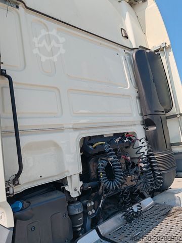 Zapreminski vučni traktor DAF XF 106.480 SSC MEGA