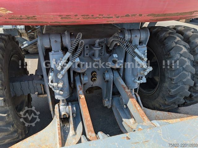 Excavator pe roți TAKEUCHI TB 295 W / POWERTILT OQ45 / Planierschild