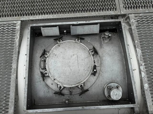 Containerul rezervor Singamas 20FT ISO, 26.000L/1-COMP/3 BAFFELS/3 manholes, ...