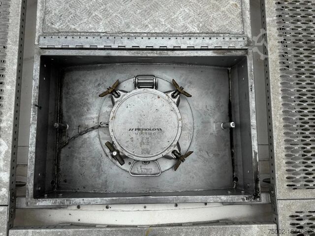 Containerul rezervor Singamas 20FT ISO, 26.000L/1-COMP/3 BAFFELS/3 manholes, ...