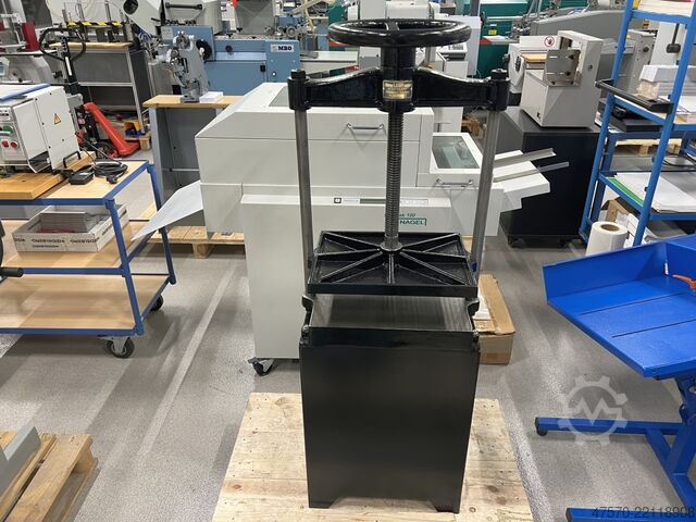 Mašina za povezivanje knjiga Screw bookbinding press 40×30 with base