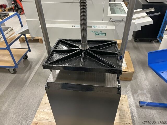 Mašina za povezivanje knjiga Screw bookbinding press 40×30 with base