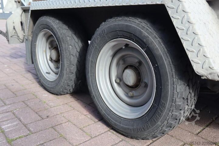 Dvouosý přívěs Ifor Williams 2HB, nosnost 2 856 kg, včetně nakládky Ifor Williams 2HB 2 Axel Trailer, 2.856 kg Capacity, Incl Loadin