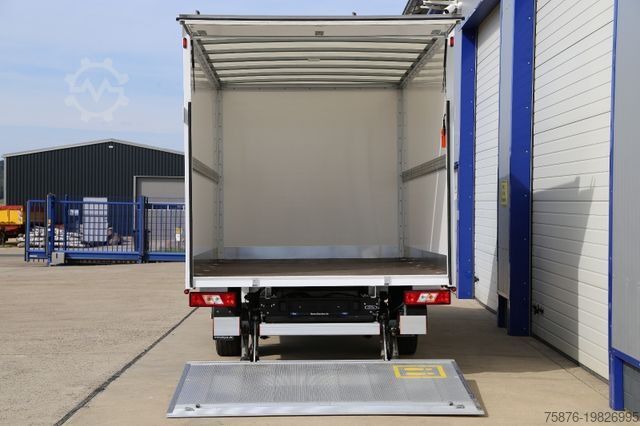 Vrachtwagen met bakwagen FORD Transit mit Kofferaufbau und LBW / SOFORT