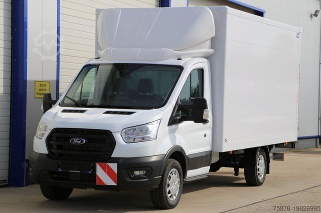 Vrachtwagen met bakwagen FORD Transit mit Kofferaufbau und LBW / SOFORT