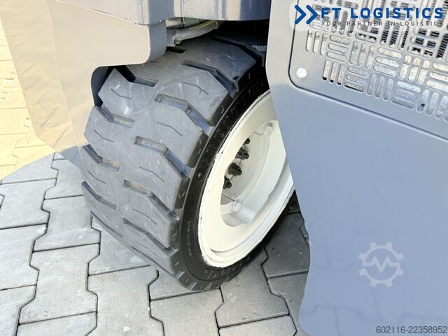 Stivuitor cu patru direcții Combilift CB3000 DIESEL TRIPLEX 5500 FREE-LIFT