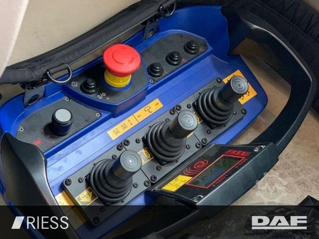 Three-sided tipper truck DAF XBC 290 FA Kran / Kipper