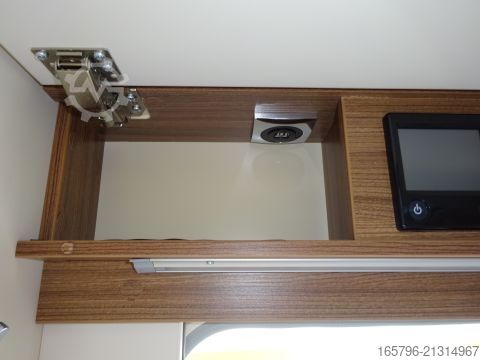Semi-integrated camper Eura Mobil Contura 766 EF AHK*hydr. Hubst.*TV*Klima*Sol.