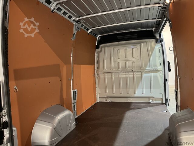 Bestelwagen Fiat Ducato 30 2.3 MultiJet L2H2 120 PK / Euro 6 / A...