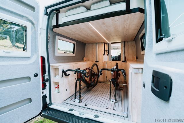 Kamper kombi CLEVER Runner Active Automat 180PS Hubbett Lithium