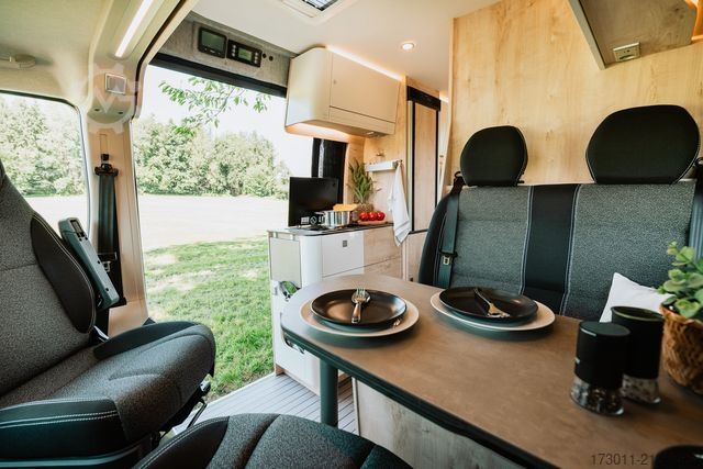 Kamper kombi CLEVER Runner Active Automat 180PS Hubbett Lithium