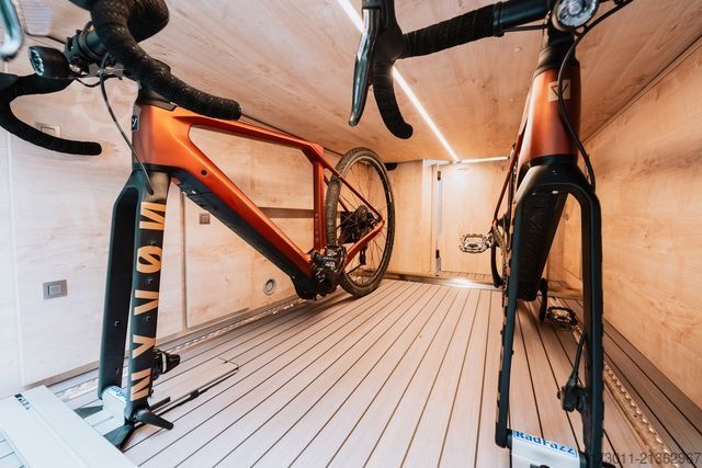 Kamper kombi CLEVER Runner Active Automat 180PS Hubbett Lithium